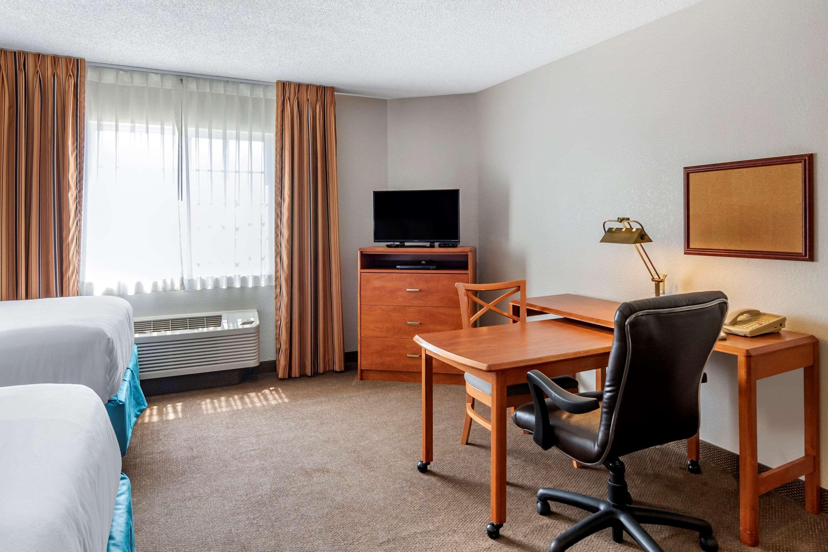 Mainstay Suites Emporia Exterior photo
