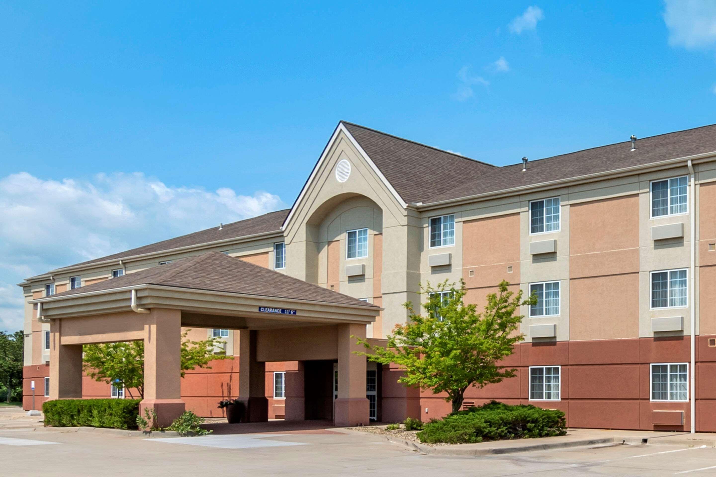 Mainstay Suites Emporia Exterior photo