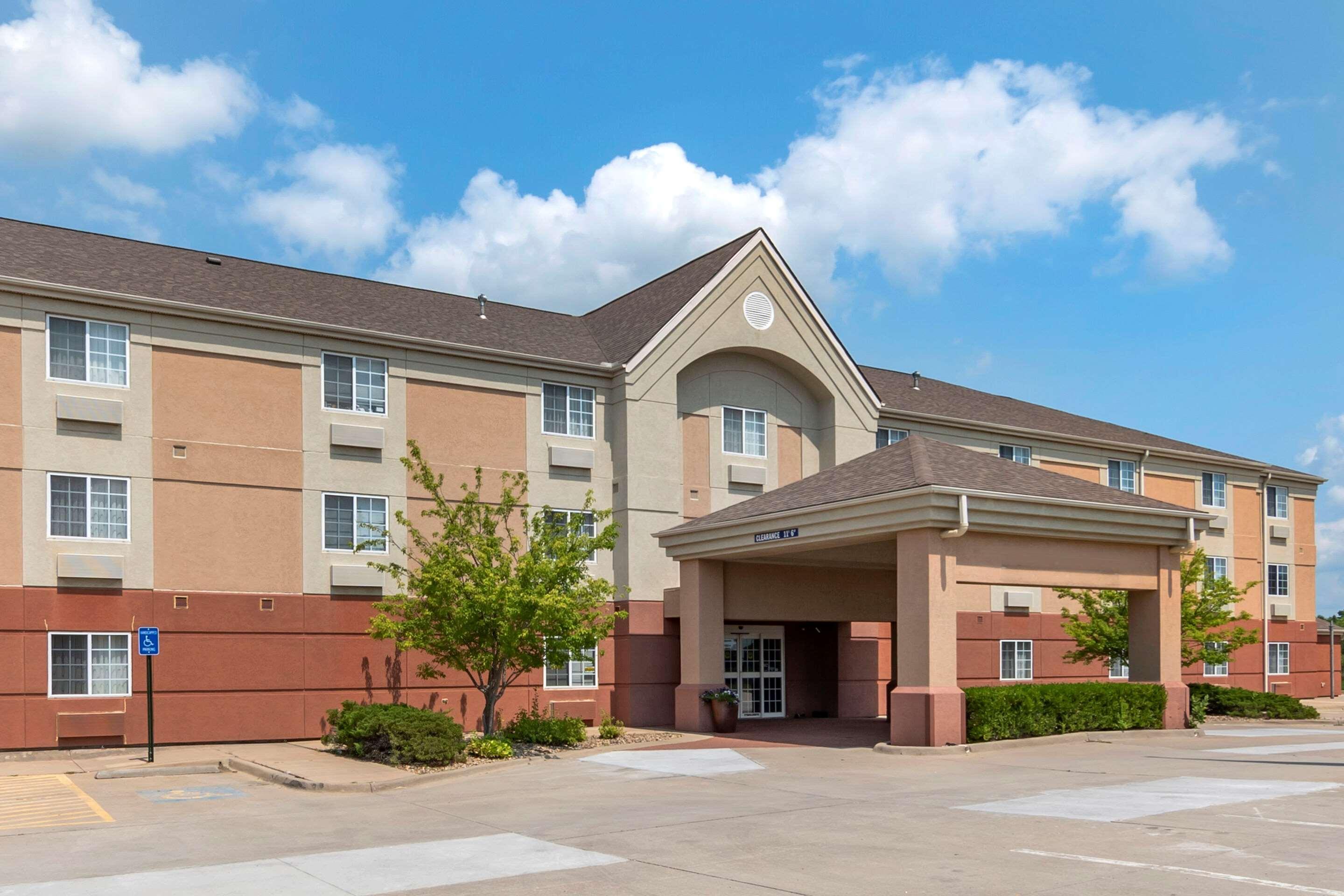 Mainstay Suites Emporia Exterior photo