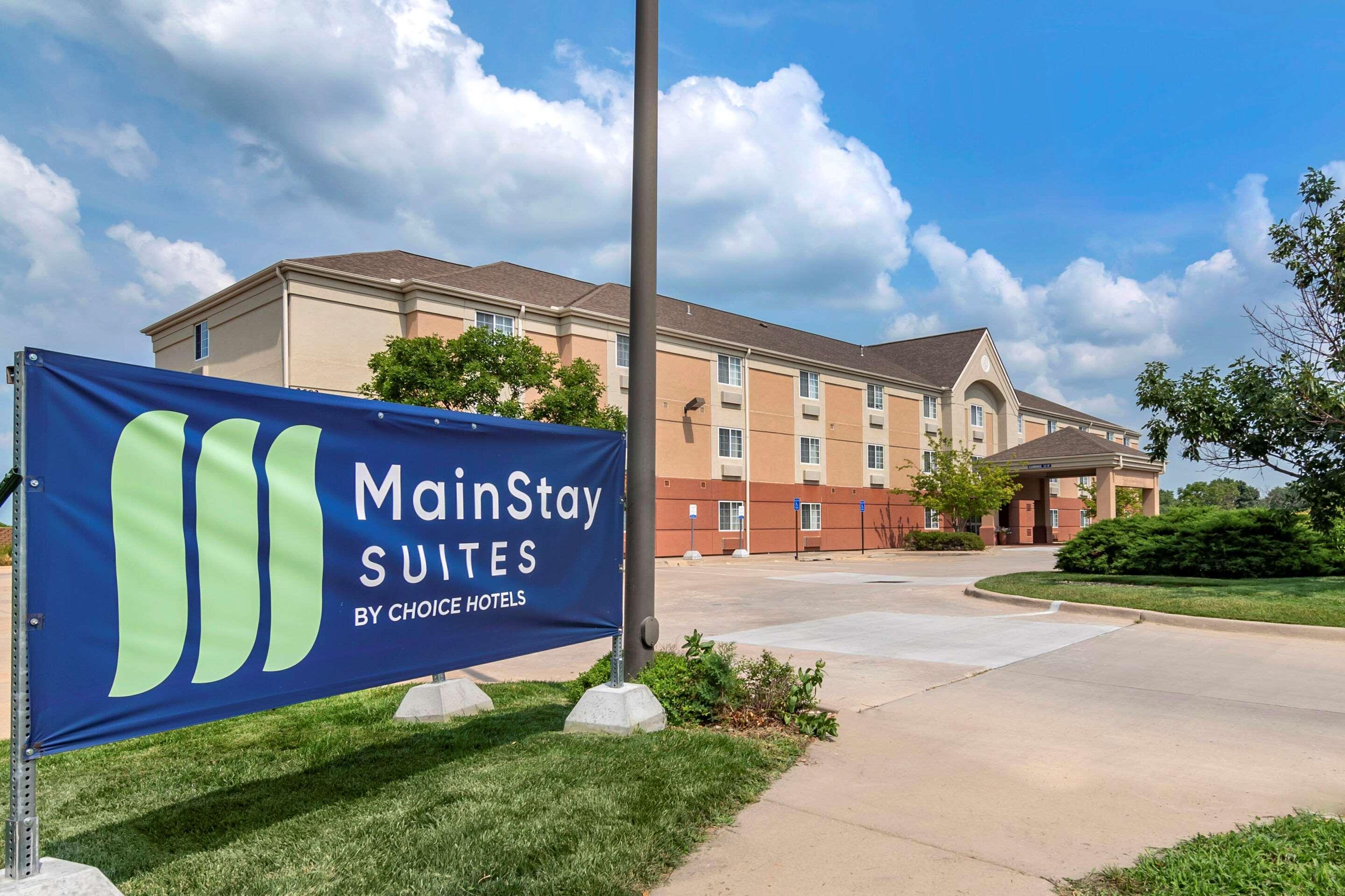 Mainstay Suites Emporia Exterior photo