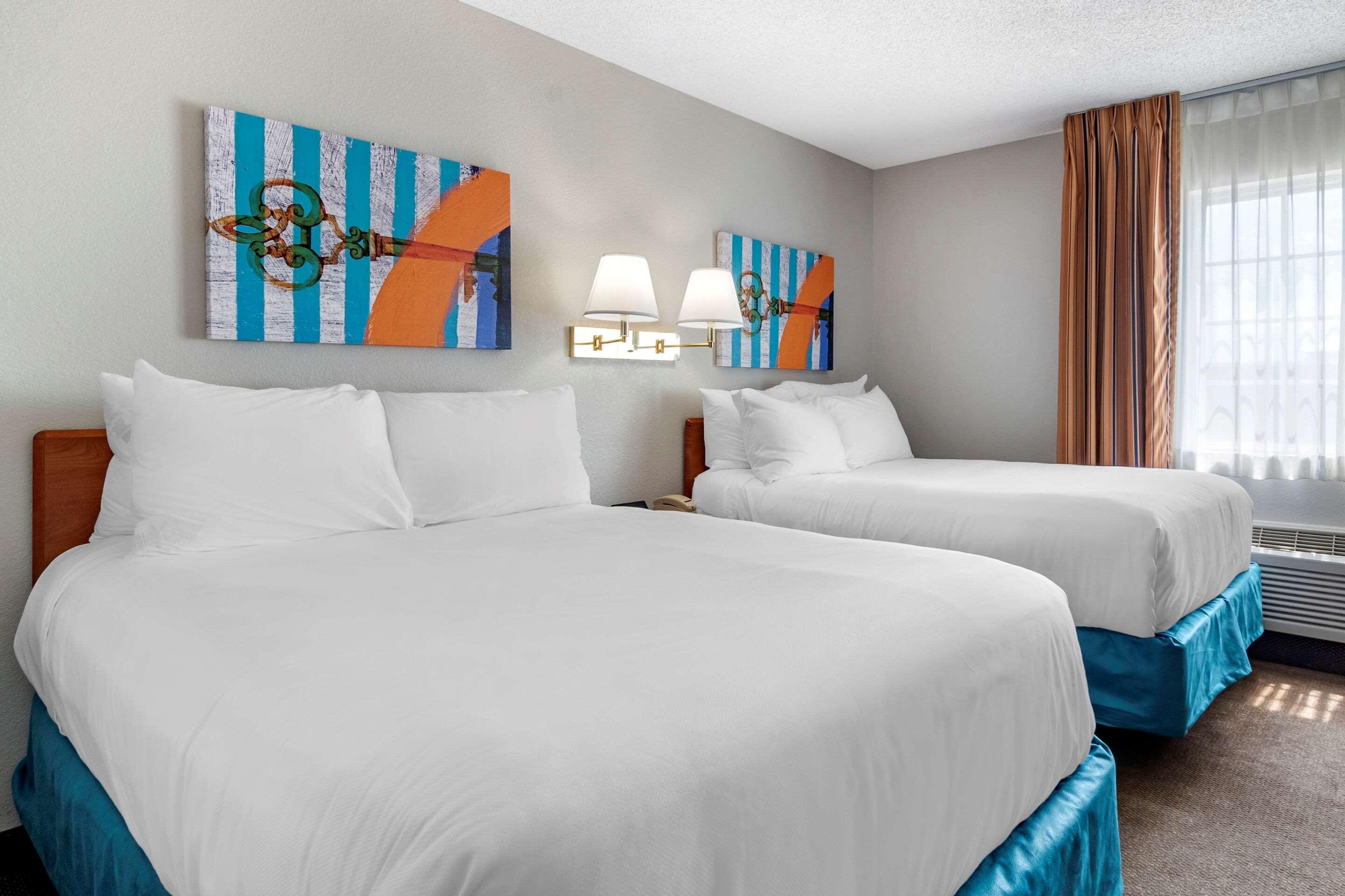 Mainstay Suites Emporia Exterior photo