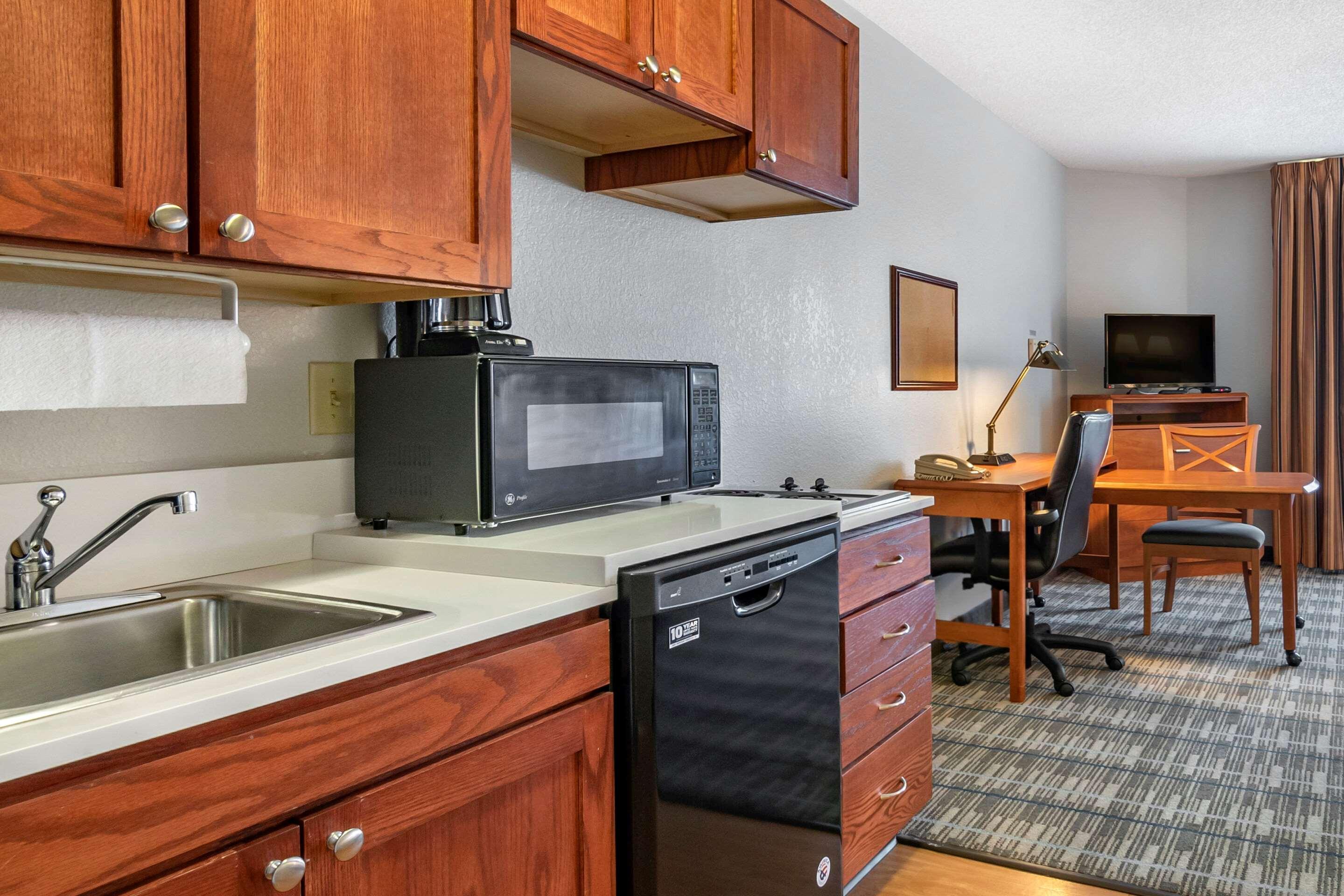 Mainstay Suites Emporia Exterior photo
