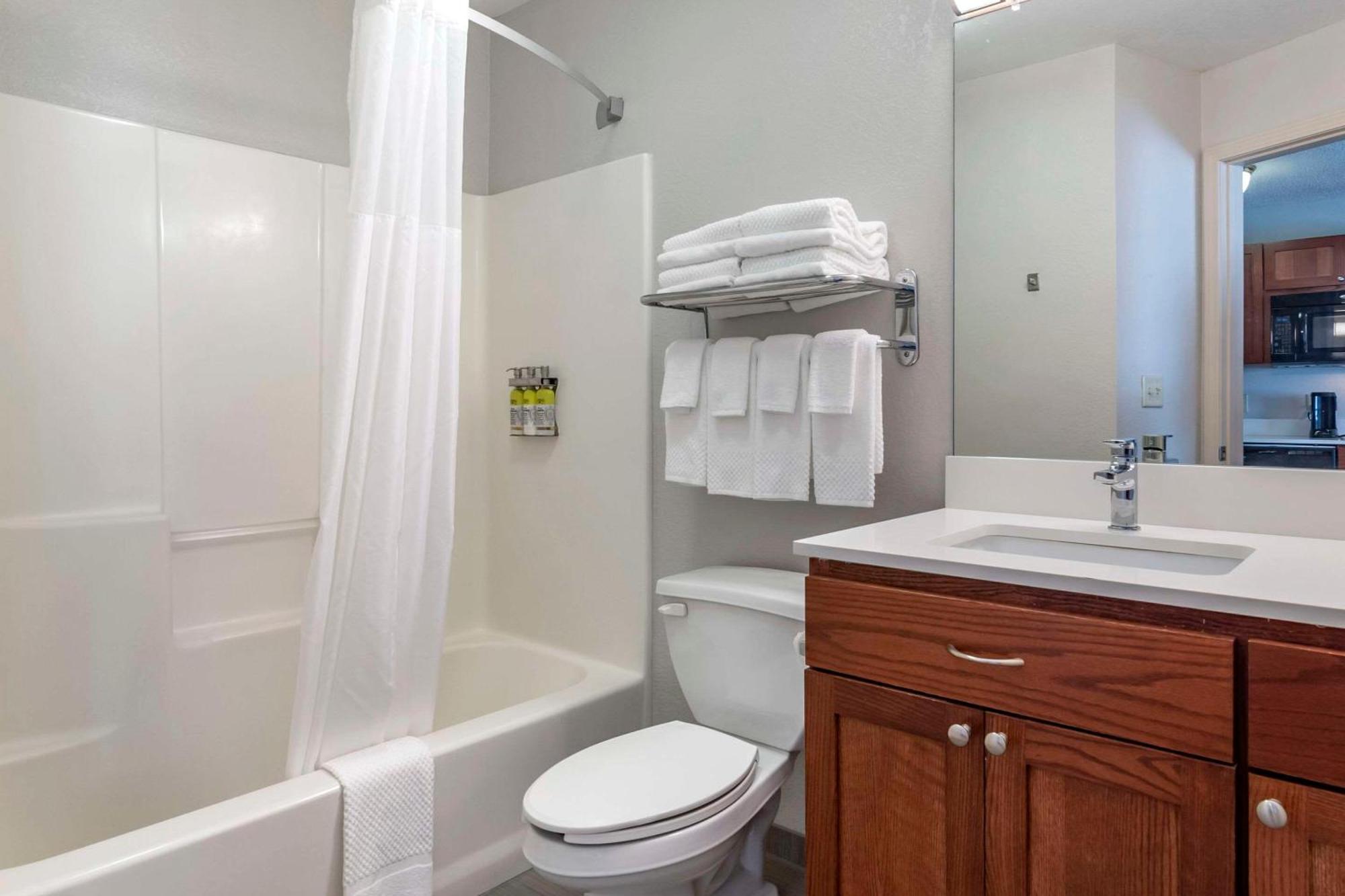 Mainstay Suites Emporia Exterior photo