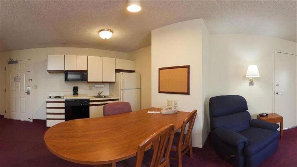 Mainstay Suites Emporia Exterior photo